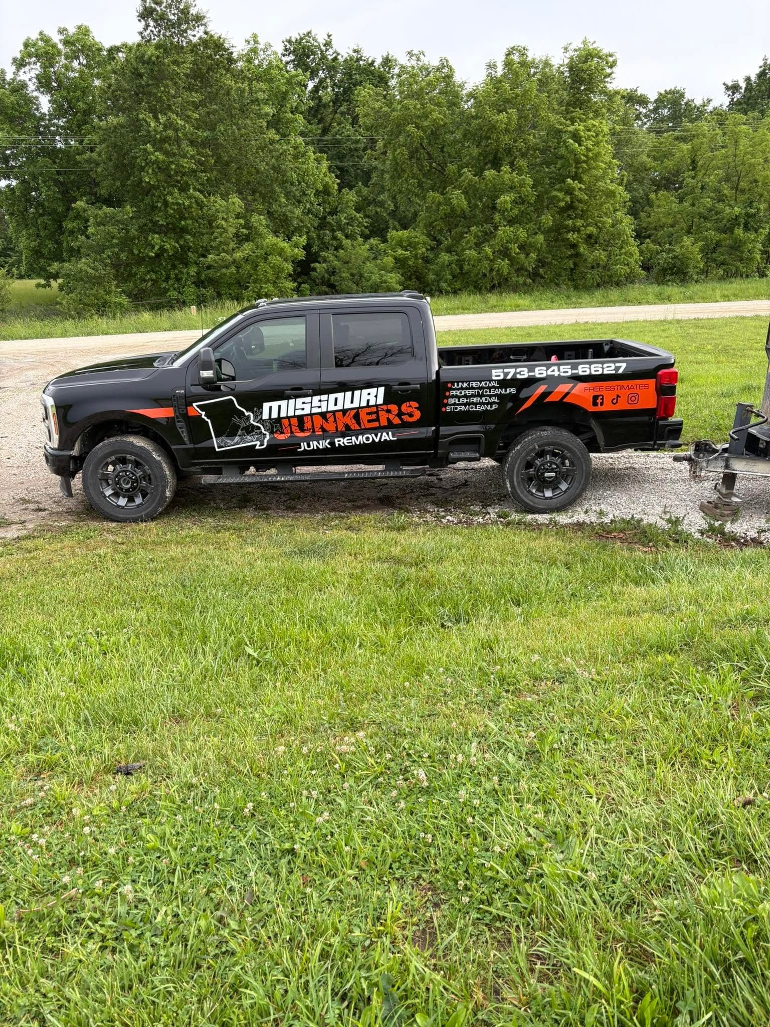 Missouri Junkers wrapped F-250, full portrait